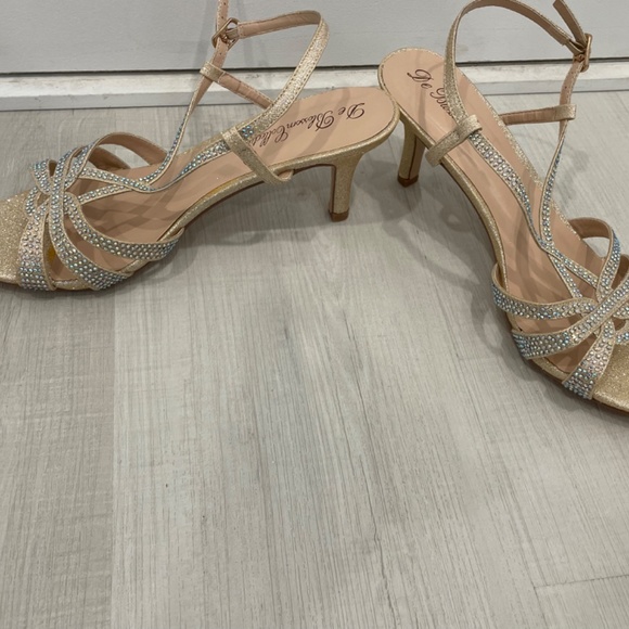 Low heel sandals - Picture 2 of 5